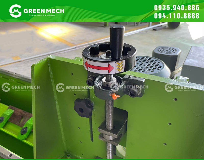 Tay quay điều chỉnh đá mài của máy mài dao HT2000
